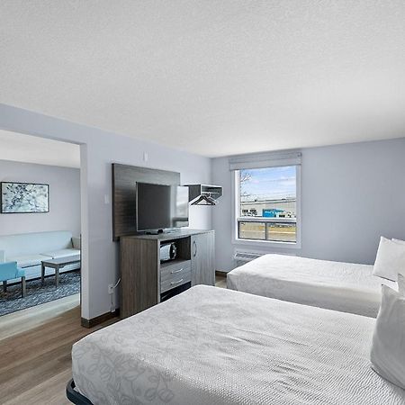 Emerald Hotel & Suites Calgary Airport Exterior foto
