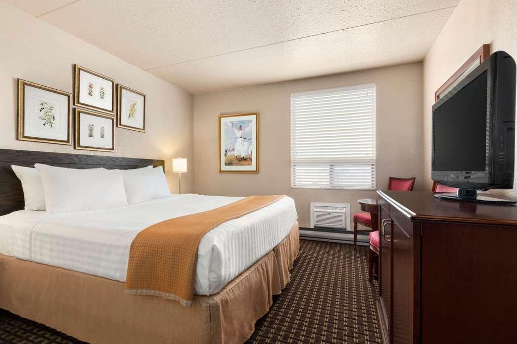 Emerald Hotel & Suites Calgary Airport Exterior foto