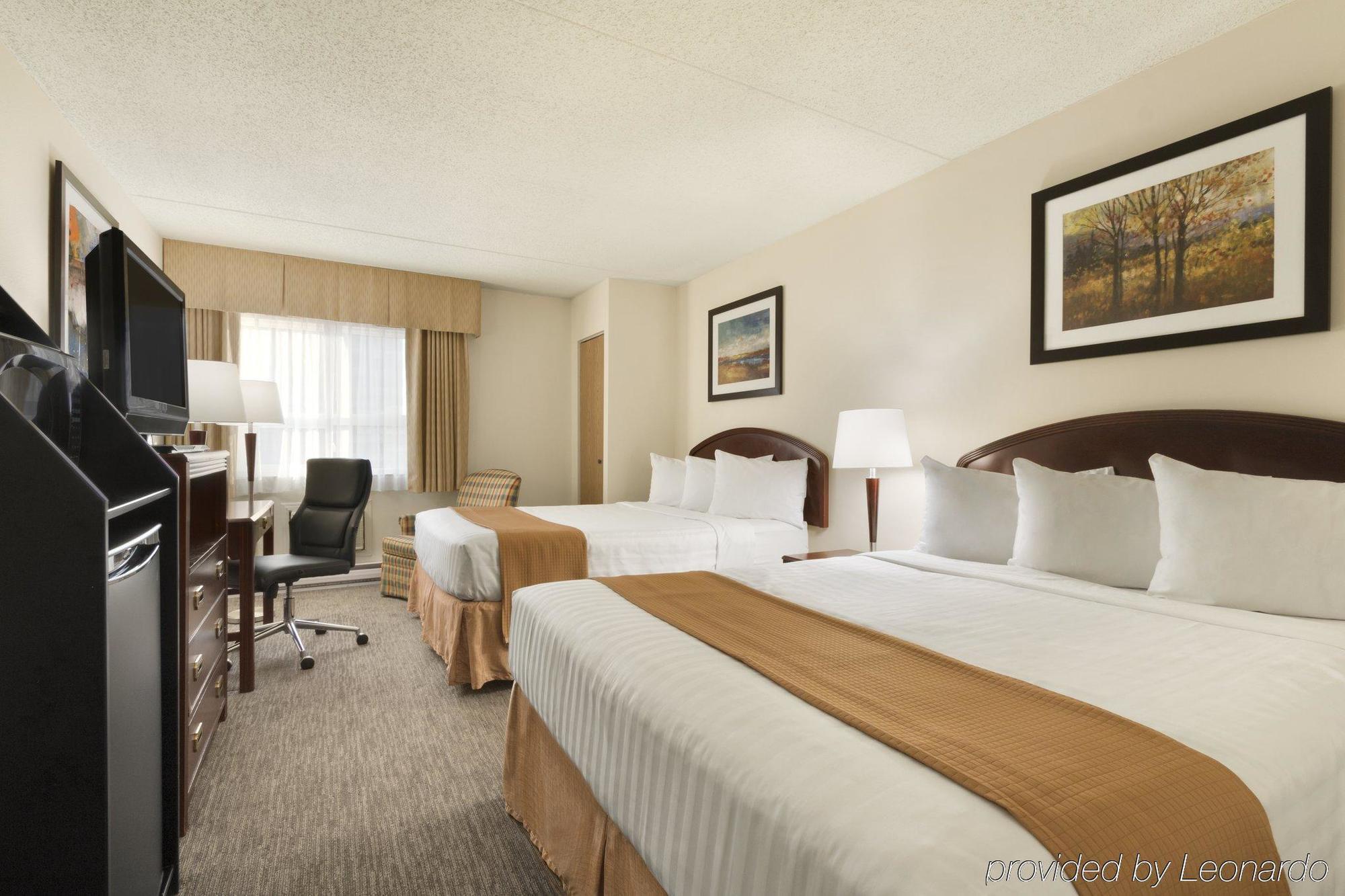 Emerald Hotel & Suites Calgary Airport Exterior foto